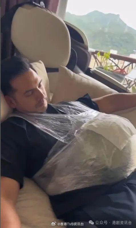 老公怀25磅西瓜体验做大肚婆滋味不朽情缘手机版王君馨怀孕39周！(图2)